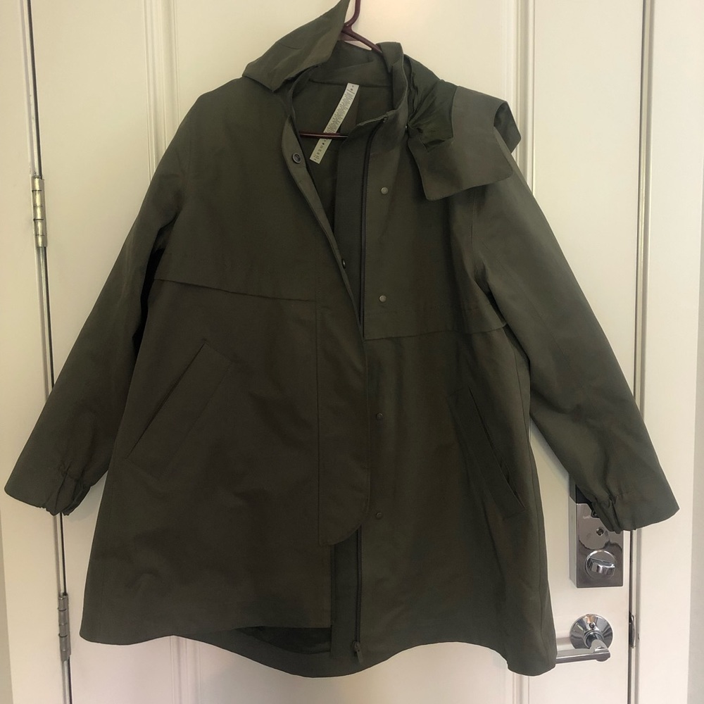 Lululemon Jacket *long & waterproof in Army Green